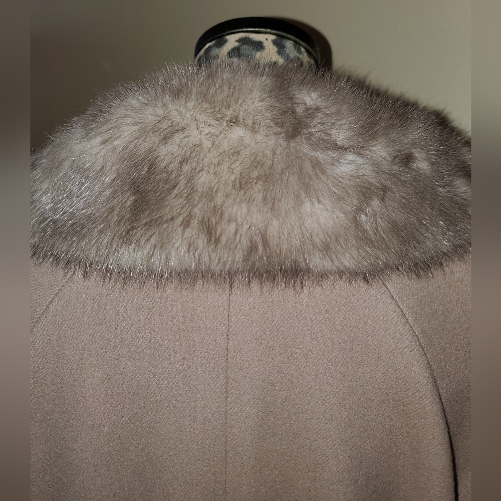 100% Wool, Mink Colar Long Taupe Coat - Picture 11 of 13